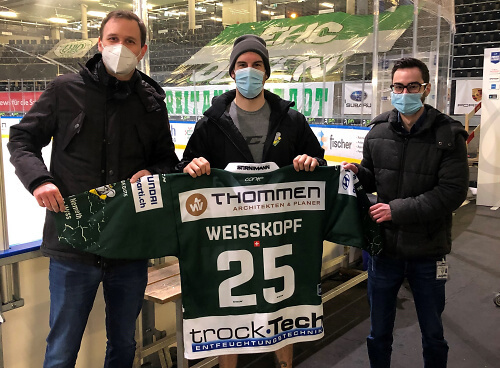 Sven Wyss und Raphael Nemeth mit Dan Weisskopf quer
