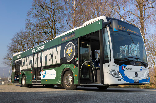 Bus von seitlich vorne Bus von seitlich vorne